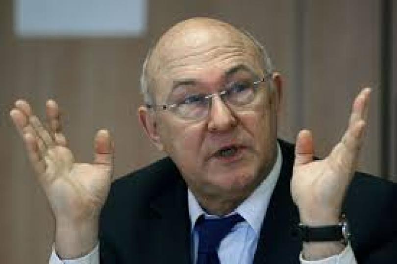 وزير المالية الفرنسي: اليونان لديها كامل الحرية في حماية صناديق التقاعد